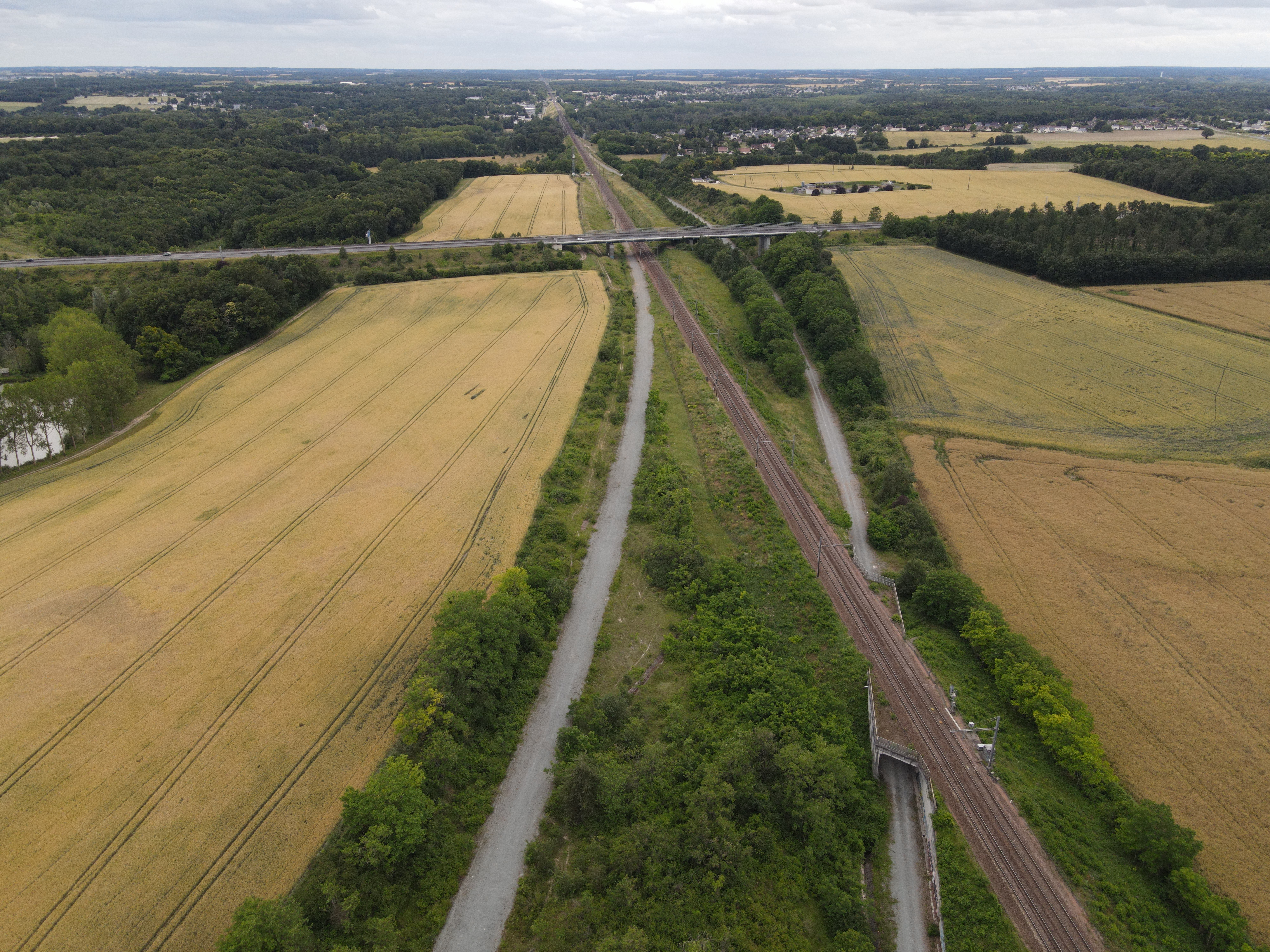 Vue drone d'ensemble de la zone proposée derrière la voie ferrée.